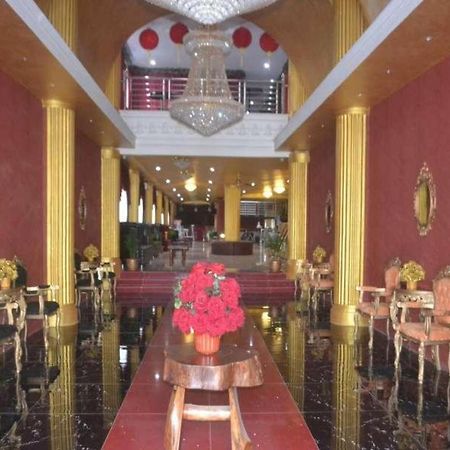 Oyo 2574 Z Suites Hotel Medan Exterior foto