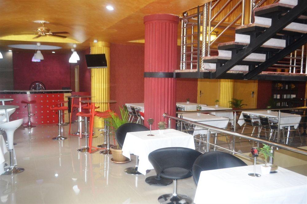 Oyo 2574 Z Suites Hotel Medan Exterior foto
