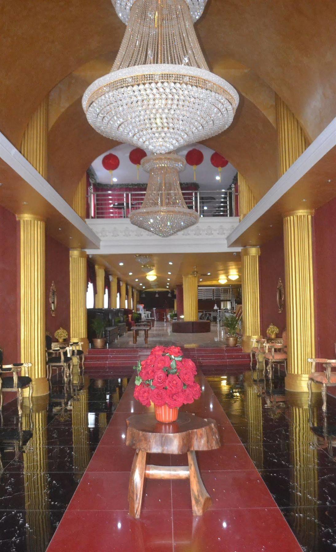 Oyo 2574 Z Suites Hotel Medan Exterior foto