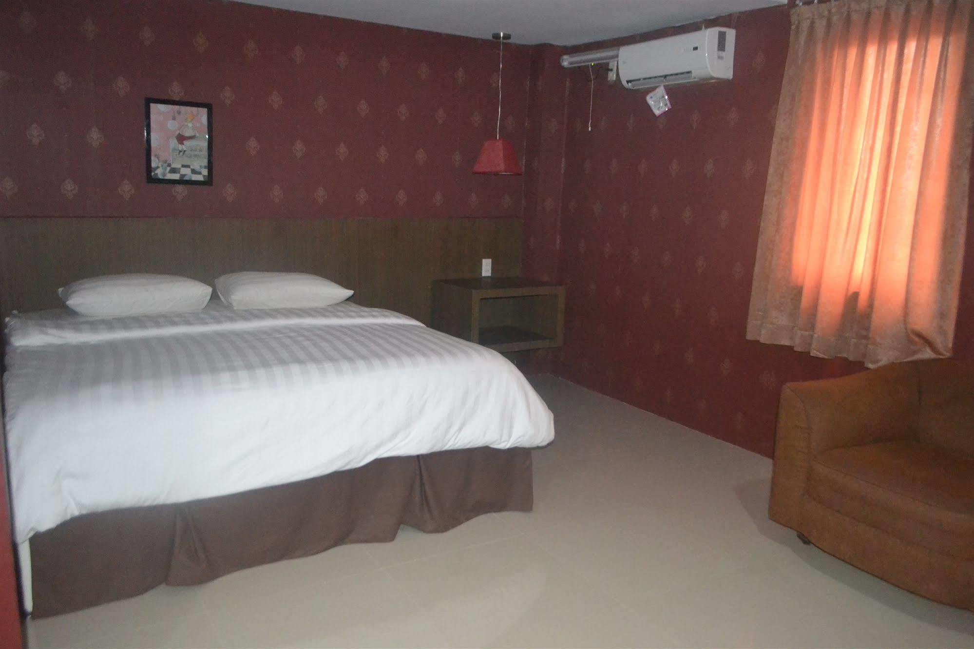 Oyo 2574 Z Suites Hotel Medan Exterior foto